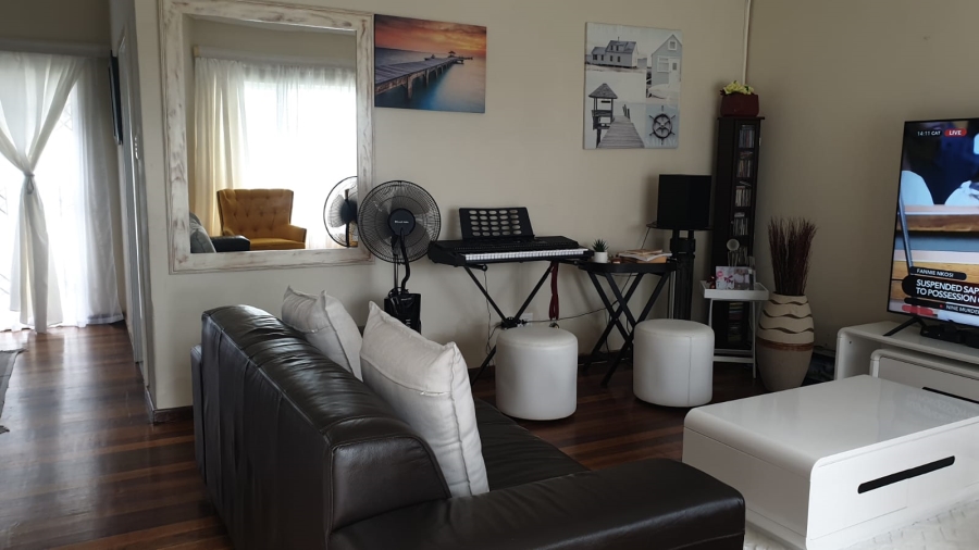 To Let 4 Bedroom Property for Rent in Beacon Bay Eastern Cape